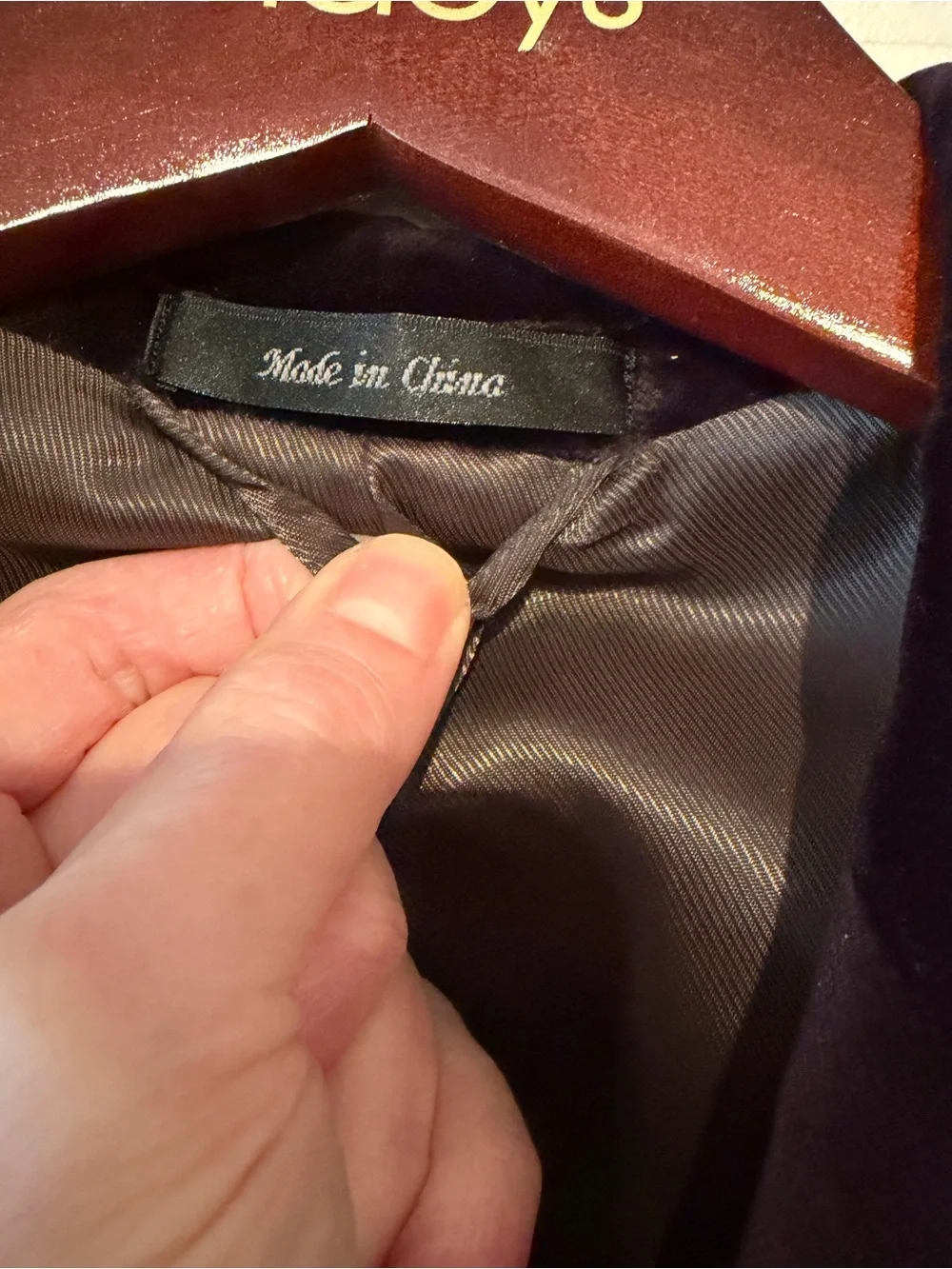 New Never Worn Men's Tailored Burgundy Purple Velvet Blazer - Classic Modern Fit